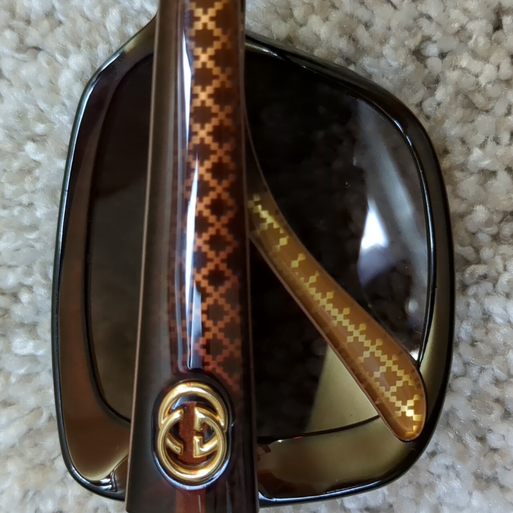 EUC Gucci Tortoise Shell Sun Glasses - Picture 7 of 11